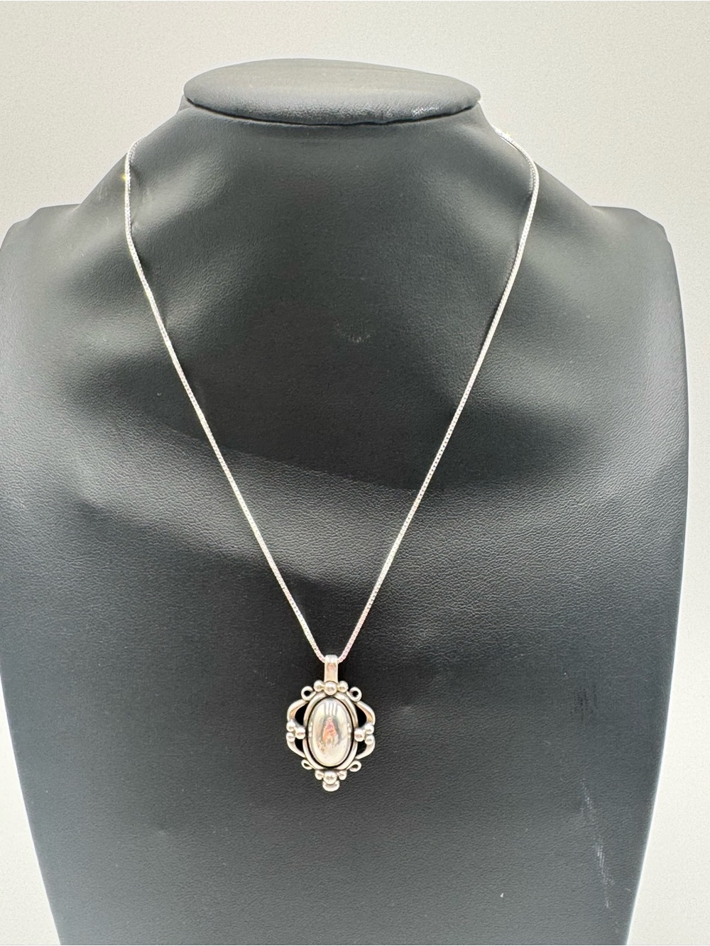 Georg Jensen Pendant of the Year 1989 925 SS Denmark Pendant , 925 8” Chain